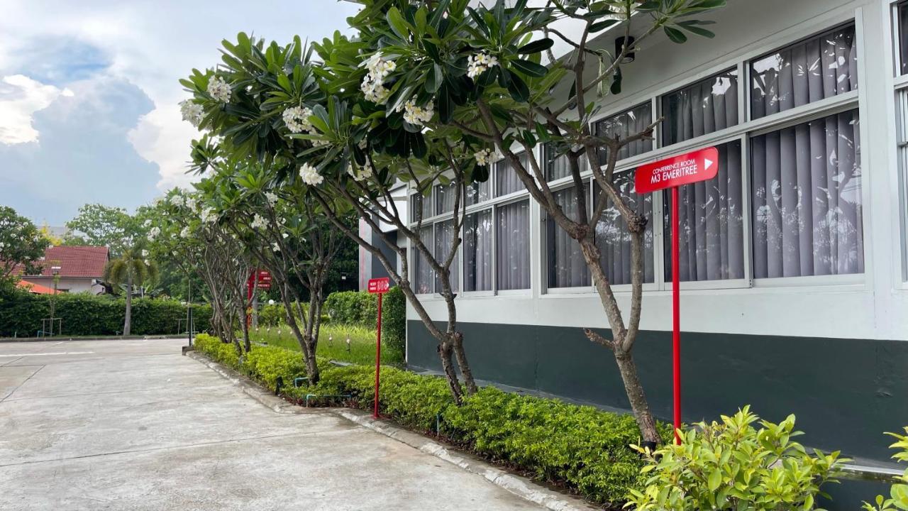 Araya Hotel Uttaradit Exterior foto