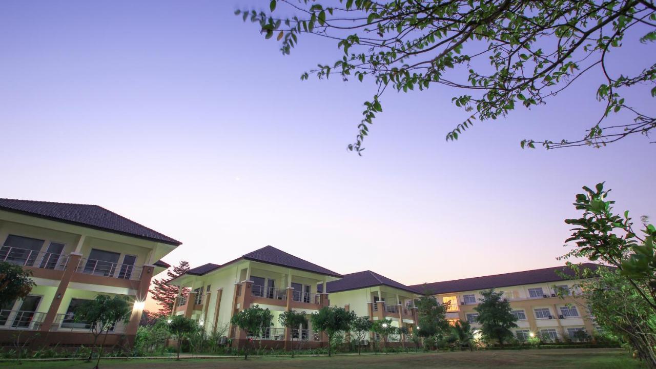 Araya Hotel Uttaradit Exterior foto