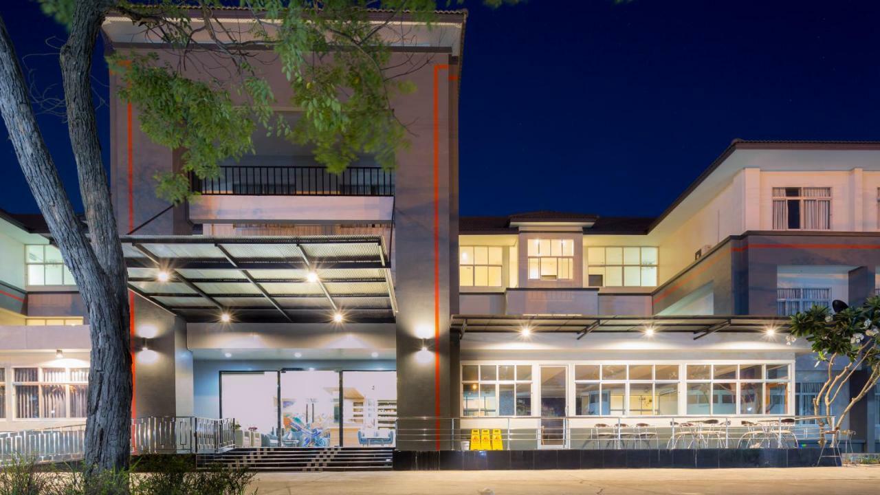 Araya Hotel Uttaradit Exterior foto