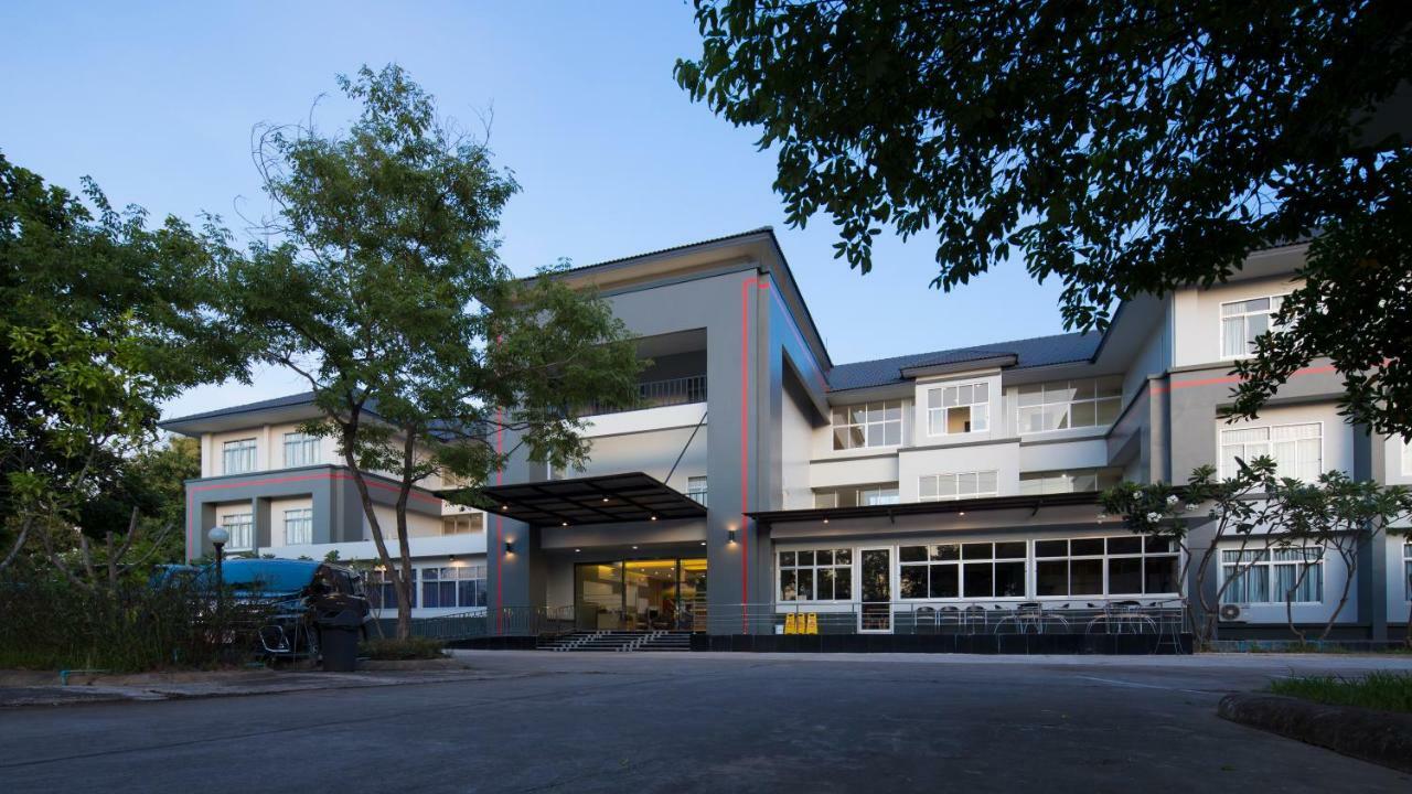 Araya Hotel Uttaradit Exterior foto