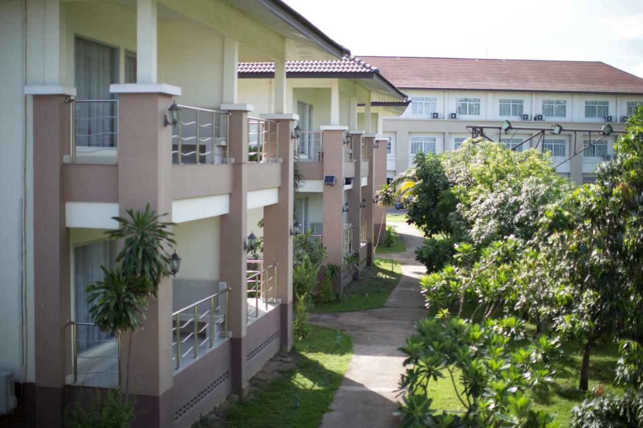 Araya Hotel Uttaradit Exterior foto