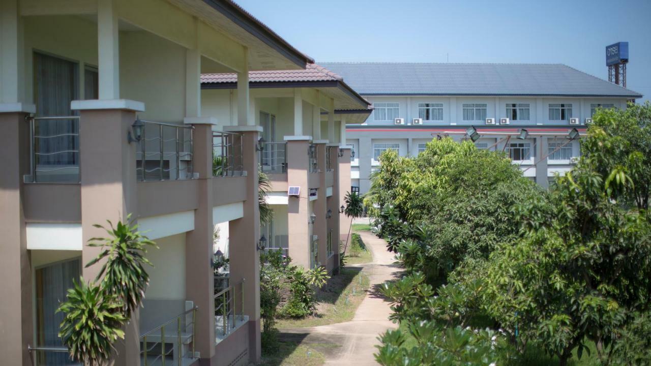 Araya Hotel Uttaradit Exterior foto